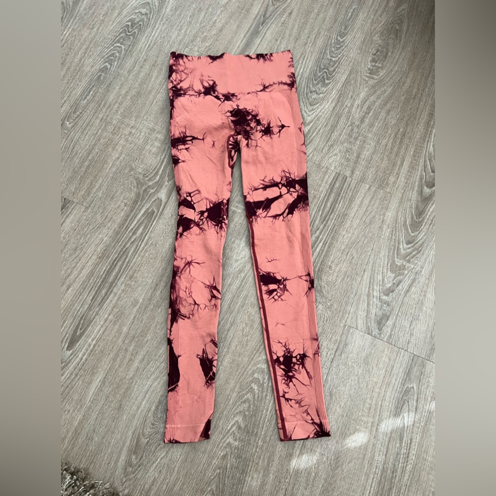 SHEIN tye die leggings